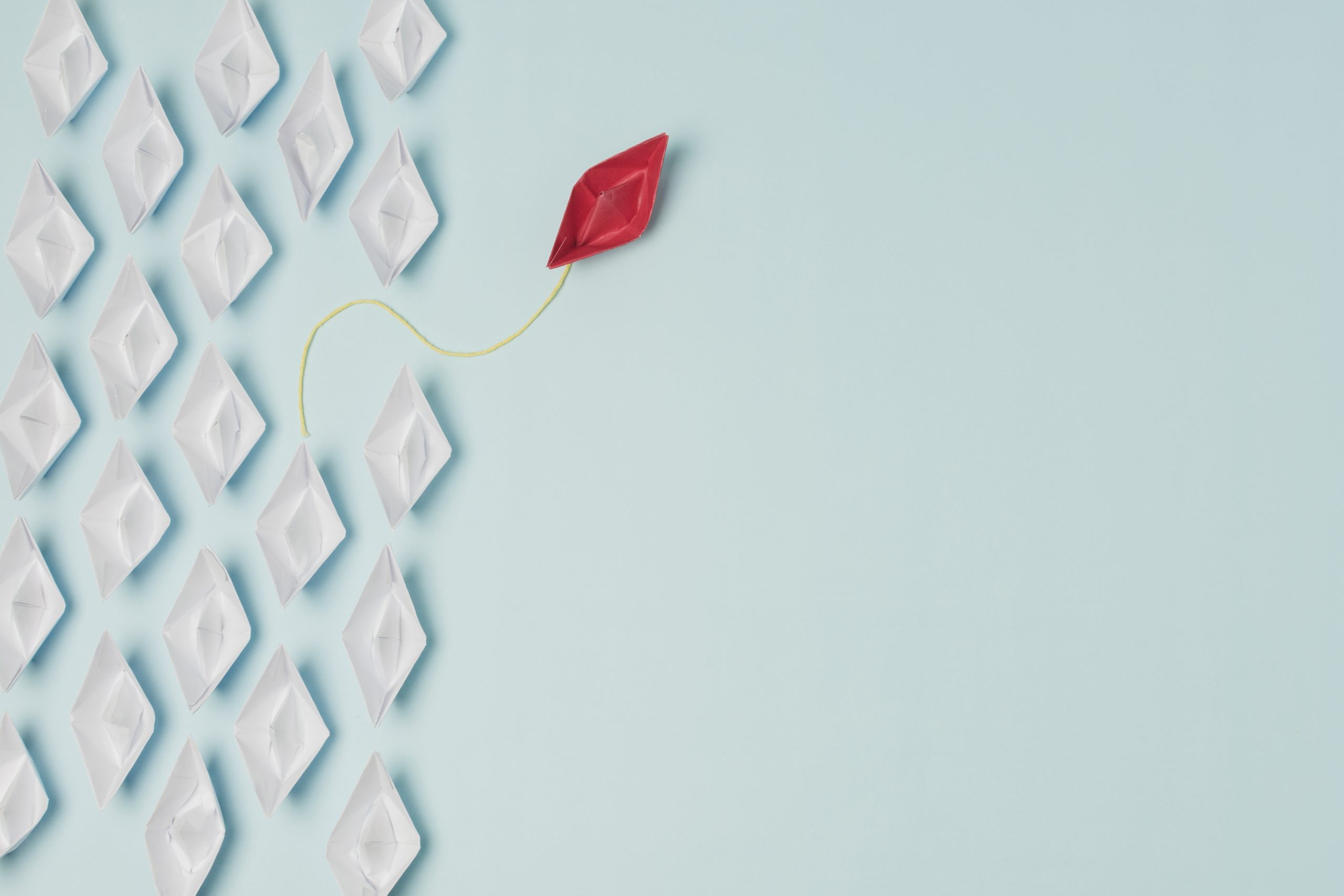 barcos-papiroflexia-concepto-liderazgo